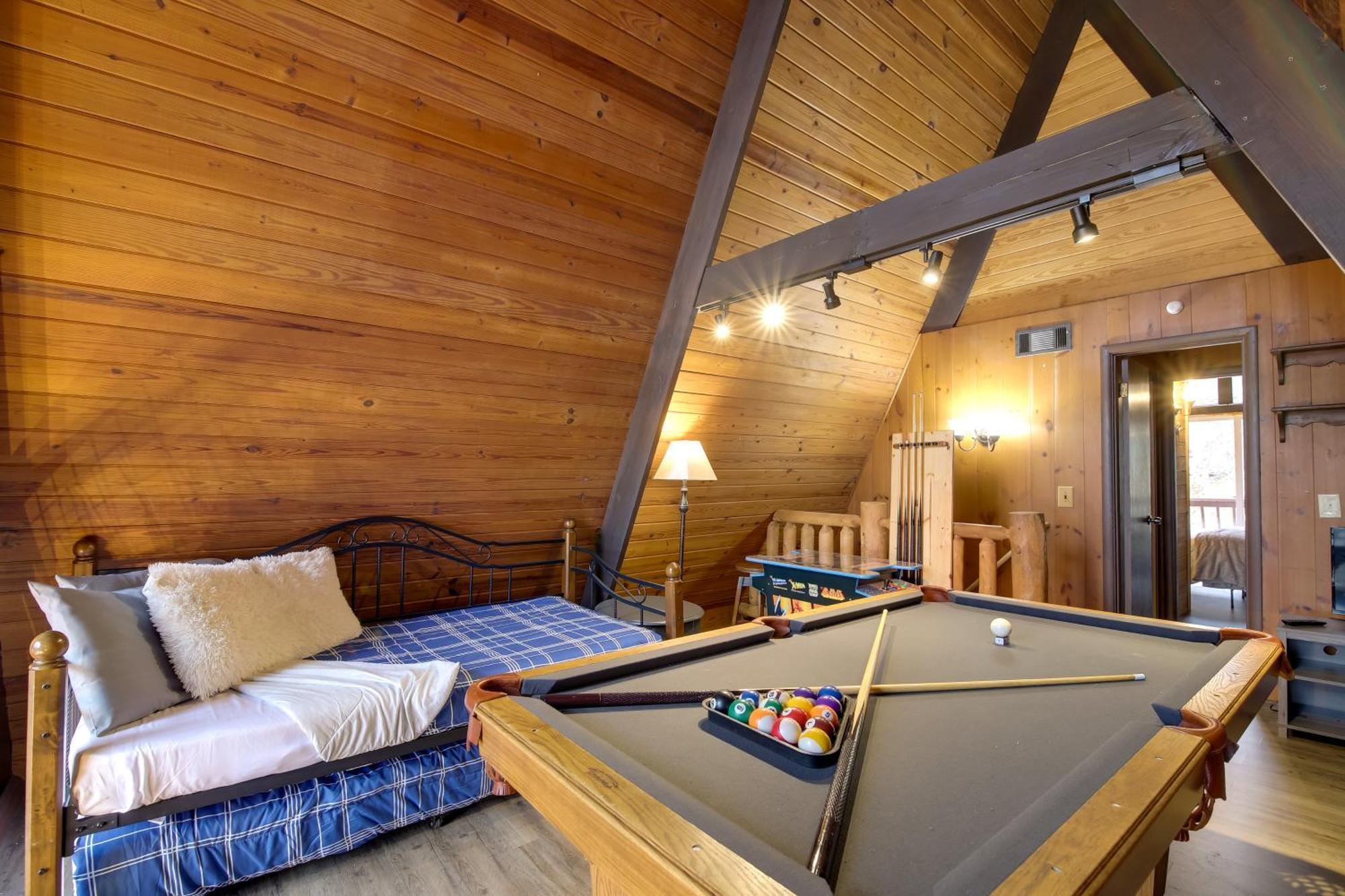 Gatlinburg A-Frame Home With Hot Tub Near Parkway Exterior foto