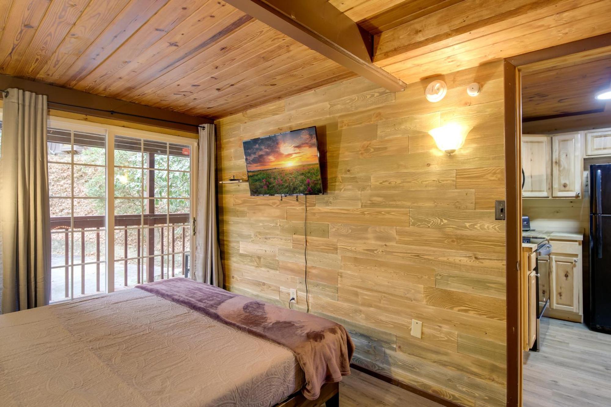 Gatlinburg A-Frame Home With Hot Tub Near Parkway Exterior foto