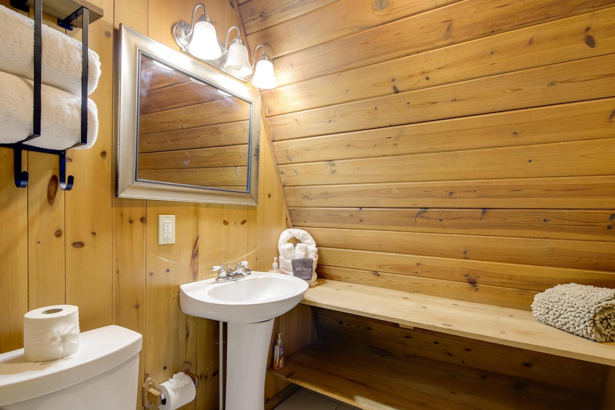 Gatlinburg A-Frame Home With Hot Tub Near Parkway Exterior foto
