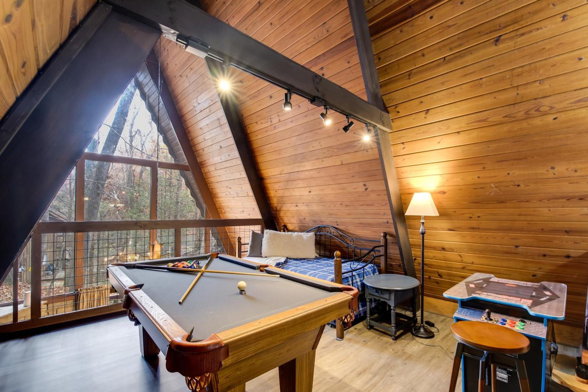 Gatlinburg A-Frame Home With Hot Tub Near Parkway Exterior foto